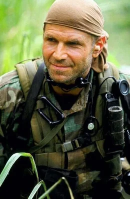Michael "Slo" Slowenski (Nick Chinlund), der Soldat einer Navy-Eliteinheit, wird zu einer Mission in ein Krisengebiet geschickt.