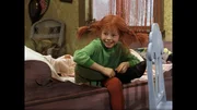 An einem Morgen kurz vor Weihnachten freut sich Pippi Langstrumpf (Inger Nilsson) &uuml;ber den ersten Schnee.