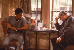 Der erfolgreiche Kreativ-Direktor David Basner (Tom Hanks, l.) k&uuml;mmert sich um seinen verbitterten Vater (Jackie Gleason, r.), der nach 34 Jahren Ehe von seiner Frau verlassen wurde ...