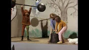 Was der "starke August" kann, das kann Pippi Langstrumpf (Inger Nilsson, l.) schon lange. Sie hebt seine Gewichte, als wären sie aus Pappe. Was der "starke August" kann, das kann Pippi Langstrumpf (Inger Nilsson, l.) schon lange. Sie hebt seine Gewichte, als wären sie aus Pappe.