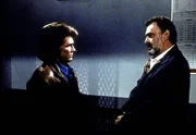 Engel Jonathan (Michael Landon, l.) teilt Mark (Victor French, r.) mit, dass er sich von Gott abgewandt hat. Engel Jonathan (Michael Landon, l.) teilt Mark (Victor French, r.) mit, dass er sich von Gott abgewandt hat.