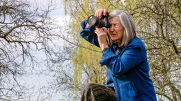 Elfie Semotan bei ihren fotografischen Streifz&uuml;gen im s&uuml;dlichen Burgenland.