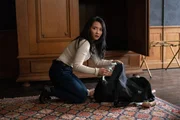 Thuong Nhi (Mai Duong Kieu) ist als Undercover-Polizistin einem großen Deal auf der Spur. Sie kann sich knapp davor retten, dass ihre Tarnung auffliegt. Thuong Nhi (Mai Duong Kieu) ist als Undercover-Polizistin einem großen Deal auf der Spur. Sie kann sich knapp davor retten, dass ihre Tarnung auffliegt.