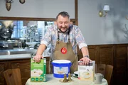 Sebastian Lege deckt auf: Auf den Speisekarten in Restaurants oder bei Lieferdiensten muss nicht gekennzeichnet werden, ob ein Gastronomiebetrieb mit Fertigprodukten arbeitet. Sebastian Lege deckt auf: Auf den Speisekarten in Restaurants oder bei Lieferdiensten muss nicht gekennzeichnet werden, ob ein Gastronomiebetrieb mit Fertigprodukten arbeitet.