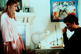 David Basner (Tom Hanks, r.) steckt in einer tiefen pers&ouml;nlichen Krise. Bei seiner ehemaligen Freundin Donna (Bess Armstrong, l.) sucht er Hilfe und Zuflucht ...