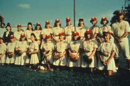 Dieses Frauen-Baseball-Team um Trainer Jimmy Dugan (Tom Hanks, r.) ist gewiss eine Klasse f&uuml;r sich.