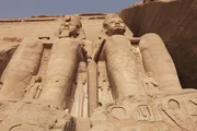 Olbrzymie posągi Ramzesa II, Abu Simbel, Ägypten / Picture Shows: Giant statues Rameses II Temple - Abu Simbel Olbrzymie posągi Ramzesa II, Abu Simbel, Ägypten / Picture Shows: Giant statues Rameses II Temple - Abu Simbel