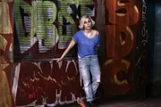 Saturday (Noomi Rapace) ist die Party-Queen unter den sieben Schwestern.