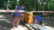 Immer wieder müssen die ramponierten Schranken gerichtet werden. Immer wieder müssen die ramponierten Schranken gerichtet werden.