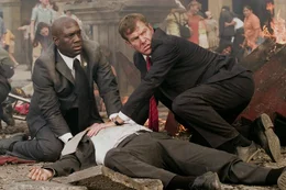 Nach einem verheerenden Anschlag m&uuml;ssen sich die Secret-Service Agenten Barnes (Dennis Quaid, r.) und Holden (Richard T. Jones, l.) einen &Uuml;berblick verschaffen, um die Hinterm&auml;nner dieser blutigen Tat zu finden.