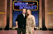 Schauspieler Frederick Lau (l.) und seine Ehefrau, die Moderatorin Annika Lau (r.) treten bei "Wer wei&szlig; denn sowas?" gegeneinander an.