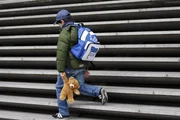 Daniel (Alexander Türk) ist weggelaufen, weil er die ewigen Streitereien zwischen seine Eltern nicht mehr ertragen hat ... Daniel (Alexander Türk) ist weggelaufen, weil er die ewigen Streitereien zwischen seine Eltern nicht mehr ertragen hat ...