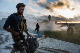 Am 11. September 2012, exakt elf Jahre nach dem verheerenden Terroranschlag auf das World Trade Center, k&auml;mpft der Ex-Soldat Jack Silva (John Krasinski) mit weiteren Soldaten um das Leben einiger Geiseln, die in der amerikanischen Botschaft in Bengasi gefangen gehalten werden ...