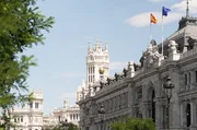 In Madrid spielt Brunnenwasser seit der Gründung der Stadt eine lebenswichtige Rolle. Doch eines Tages macht ein Gerücht die Runde – mit tödlichen Folgen ... In Madrid spielt Brunnenwasser seit der Gründung der Stadt eine lebenswichtige Rolle. Doch eines Tages macht ein Gerücht die Runde – mit tödlichen Folgen ...