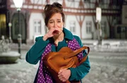 Nanu? Warum stolpert die frisch verliebte Frau Latzel in Tr&auml;nen aufgel&ouml;st &uuml;ber den Marktplatz?