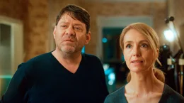 Thomas (Roeland Wiesnekker) and Anna (Ursina Lardi)