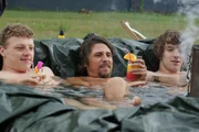 Genuss pur - Kenneth, Tommy und Felix im selbstgebauten Whirlpool. Genuss pur - Kenneth, Tommy und Felix im selbstgebauten Whirlpool.
