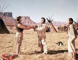 Dull Knife (Gilbert Roland, l.)