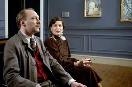 Nach der Er&ouml;ffnung der letzten Anita-R&eacute;e-Ausstellung der Hamburger Kunsthalle vor der nationalsozialistischen Machtergreifung bespricht die K&uuml;nstlerin (Cath&eacute;rine Seifert) ihr Werk mit Hausmeister Wilhelm Werner (Tim Porath).