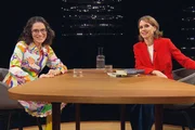 v.li.: Agnes Callard, Philosophin, mit Moderatorin Barbara Bleisch