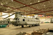 Nahaufnahme des Chinook-Hubschraubers im Hangar.