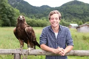 Tobi mit Adlerdame Fritzi: Sie sieht doppelt so scharf wie wir Menschen! Tobi mit Adlerdame Fritzi: Sie sieht doppelt so scharf wie wir Menschen!
