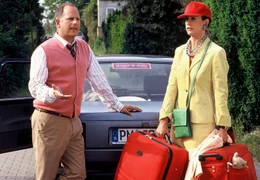 12.02) um 10:30 Uhr im Ersten. R&uuml;diger Meier (Frank R&ouml;th) ist nicht begeistert, dass seine Gattin Burkharda (Barbara Wussow) ohne ihn auf eine Kreuzfahrt geht.