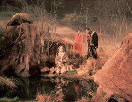 Deborah Wright (Carroll Baker, l.), Red Shirt (Sal Mineo, r.)