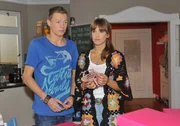 Vince (Vincent Kr&uuml;ger) und Pia (Isabell Horn) &uuml;berlegen, wie es mit Verenas Schuhblog und Onlineversand weitergehen soll.