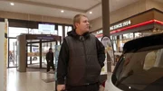 Jean hat wegen seiner Bekanntheit im Fernsehen eine unerfreuliche Begegnung im Supermarkt - er wird von einem Unbekannten heftig beleidigt.