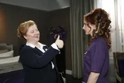 Paula (Regine Hentschel, l.) versucht Manu (Marie Zielcke, r.) davon abzubringen, sich in Marks Angelegenheiten einzumischen ...