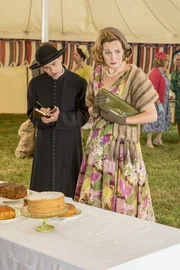 James Rastall (Father Roland Eager), Nancy Carroll (Lady Felicia).