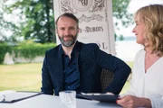 Markus Schafbauer (Martin Thaler) hilft bei der Wahl zum schönsten Bart. Markus Schafbauer (Martin Thaler) hilft bei der Wahl zum schönsten Bart.