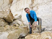 Eric Mayer erfährt in einem Steinbruch im Altmühltal, was die Ägypter beim Bau der Cheopspyramide leisteten. Eric Mayer erfährt in einem Steinbruch im Altmühltal, was die Ägypter beim Bau der Cheopspyramide leisteten.