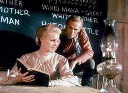 Die Lehrerin Deborah Wright (Carroll Baker), eine Qu&auml;kerin, unterrichtet die Cheyenne-Kinder. Captain Thomas Archer (Richard Widmark) macht ihr den Hof.