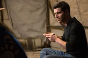 Die Suche nach einem verschwundenen Jungen führt Nick Burkhardt (David Giuntoli, l.) zu einem Schamanen. Kann er Nick weiterhelfen? Die Suche nach einem verschwundenen Jungen führt Nick Burkhardt (David Giuntoli, l.) zu einem Schamanen. Kann er Nick weiterhelfen?