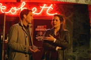 Judith (Felicitas Woll) und Mark (David Rott, l) sprechen über den Kuss. Judith will nicht mit nach Hause kommen. Judith (Felicitas Woll) und Mark (David Rott, l) sprechen über den Kuss. Judith will nicht mit nach Hause kommen.