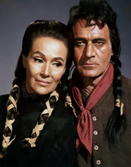 Die Spanierin (Dolores Del Rio) und H&auml;uptling Little Wolf (Ricardo Montalban)