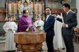 L-R: Priester Benedikt (Thomas Mraz), Musa (Deniz Cooper), Stefan (Michael Pascher).