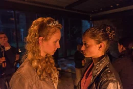 L-R: Barbara Prantl (Jana Thomasch&uuml;tz), Melanie Steiner (Philine Schm&ouml;lzer).
