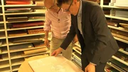 In der Bibliothek des Deutschen Archäologischen Instituts (DAI) zeigt Philipp von Rummel (rechts), Generalsekretär des DAI, große historische Atlanten, die sein Spezialgebiet, die Völkerwanderung der Vandalen, illustrieren. In der Bibliothek des Deutschen Archäologischen Instituts (DAI) zeigt Philipp von Rummel (rechts), Generalsekretär des DAI, große historische Atlanten, die sein Spezialgebiet, die Völkerwanderung der Vandalen, illustrieren.