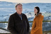 Alex Ridley (Adrian Dunbar, l.), Tara Dunning (Emily Stott, r.) Alex Ridley (Adrian Dunbar, l.), Tara Dunning (Emily Stott, r.)