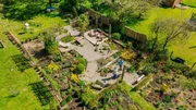 Wenn im Sommer die Pflanzen in den Gärten ihre volle Pracht entfaltet haben, dann ist traditionell die Zeit der sogenannten offenen Gärten. Überall im Norden öffnen Gartenliebhaber ihre Pforten und zeigen Interessierten ihre selbst geschaffenen Paradiese. Wenn im Sommer die Pflanzen in den Gärten ihre volle Pracht entfaltet haben, dann ist traditionell die Zeit der sogenannten offenen Gärten. Überall im Norden öffnen Gartenliebhaber ihre Pforten und zeigen Interessierten ihre selbst geschaffenen Paradiese.