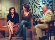 Die Sendung zeigt zahlreiche Ausschnitte aus 12 Jahren des WDR-Talks "Boulevard Bio": Zu Gast bei Alfred Biolek waren zum Thema "Ungew&ouml;hnliche Begegnungen" am 01. Oktober 2012: Die Schauspielerinnen Hannelore Elsner (l) und Iris Berben (M) erz&auml;hlen Alfred Biolek &uuml;ber ihr ungew&ouml;hnliches Verh&auml;ltnis vor und hinter der Kamera.