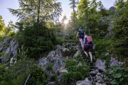 Lisa Egger (rote Hose) und Michael Six am Erlakogel. Lisa Egger (rote Hose) und Michael Six am Erlakogel.