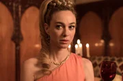 Clara Montesinos (Marta Hazas)