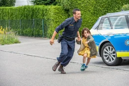 Ben Kornmann (Florian David Fitz) und Oskar/Lili (Laur&igrave;)