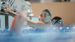 Schwimmerin Megan Romano (USA) beim Training im Becken der Enhanced Games.