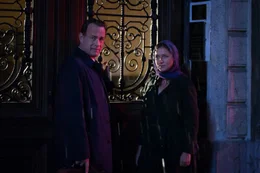 Robert Langdon (Tom Hanks), Elizabeth Sinskey (Sidse Babett Knudsen).