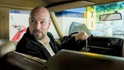 Hans Reiser (Stephan Zinner) f&auml;hrt Taxi.